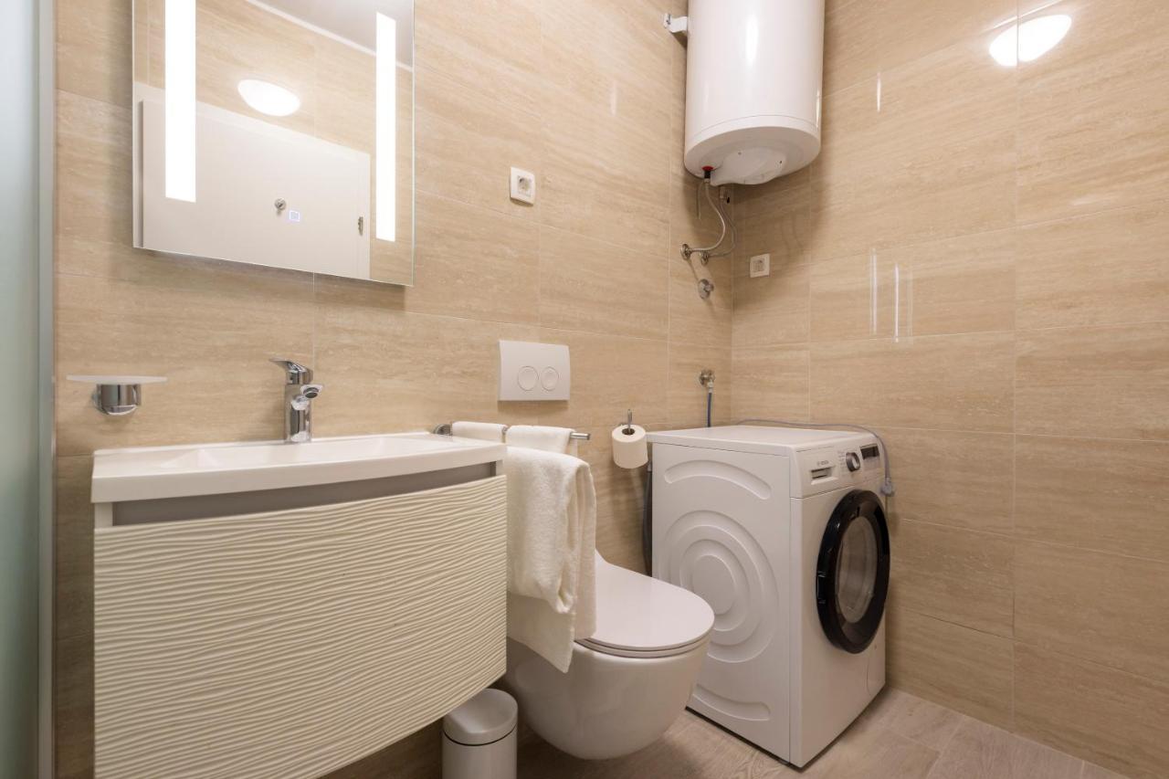 Tony Apartman